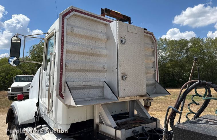 image for item ED5871 1999 Kenworth T800 semi truck
