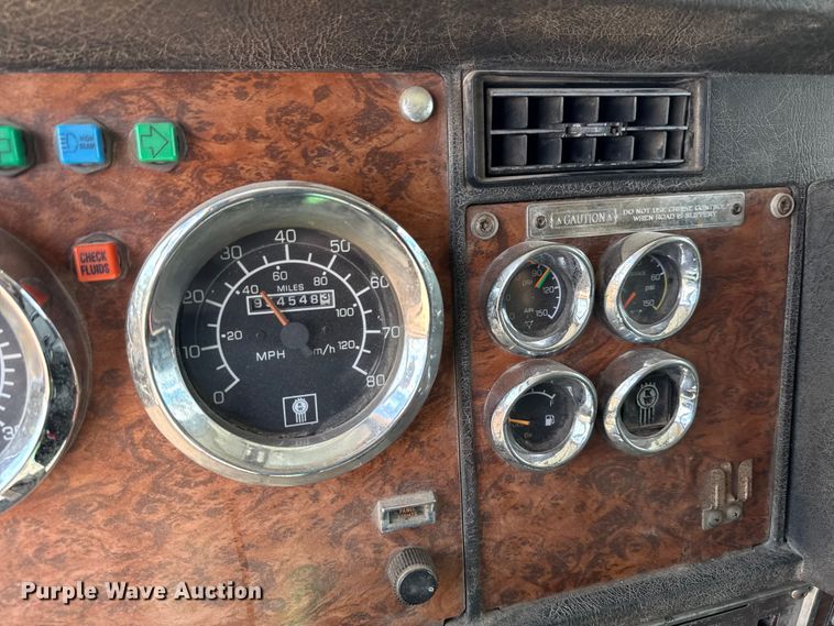 image for item ED5871 1999 Kenworth T800 semi truck