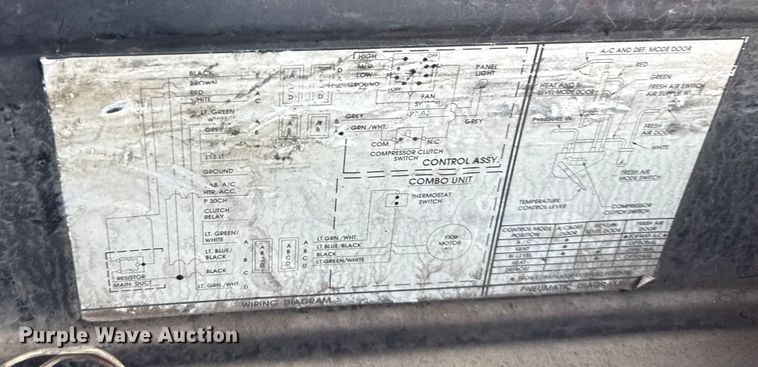 image for item ED5871 1999 Kenworth T800 semi truck