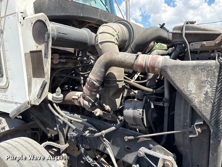 image for item ED5871 1999 Kenworth T800 semi truck