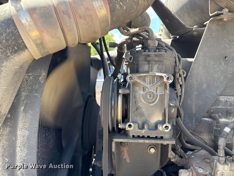 image for item ED5871 1999 Kenworth T800 semi truck