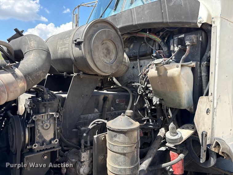 image for item ED5871 1999 Kenworth T800 semi truck