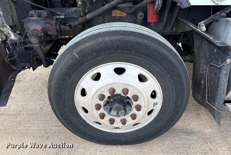 image for item ED5871 1999 Kenworth T800 semi truck