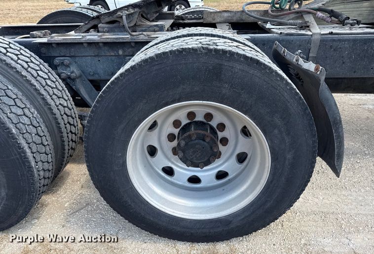 image for item ED5871 1999 Kenworth T800 semi truck