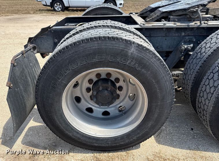 image for item ED5871 1999 Kenworth T800 semi truck