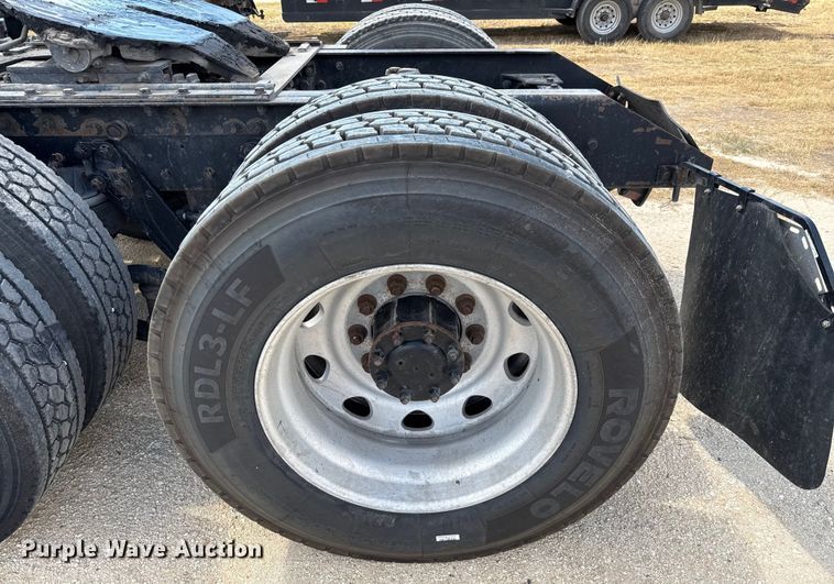 image for item ED5871 1999 Kenworth T800 semi truck