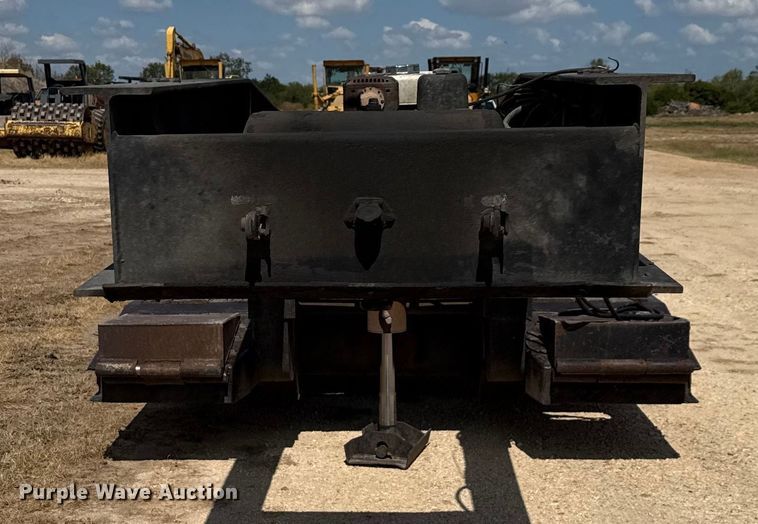 image for item ED5872 2004 Witzco Challenger RG-35 lowboy equipment trailer