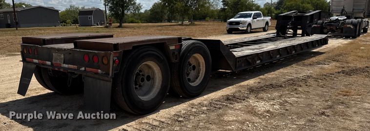 image for item ED5872 2004 Witzco Challenger RG-35 lowboy equipment trailer