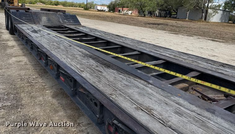 image for item ED5872 2004 Witzco Challenger RG-35 lowboy equipment trailer