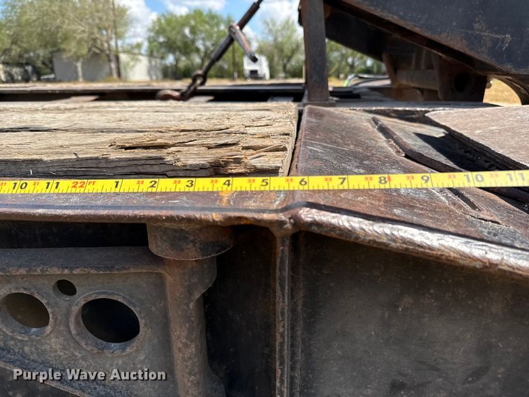 image for item ED5872 2004 Witzco Challenger RG-35 lowboy equipment trailer