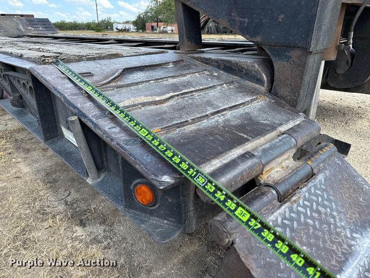 image for item ED5872 2004 Witzco Challenger RG-35 lowboy equipment trailer