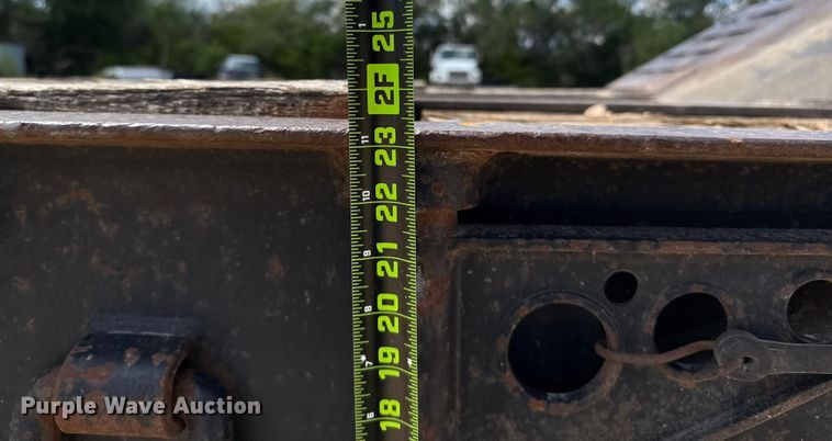 image for item ED5872 2004 Witzco Challenger RG-35 lowboy equipment trailer