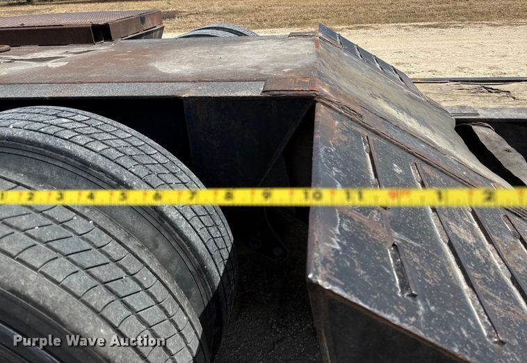 image for item ED5872 2004 Witzco Challenger RG-35 lowboy equipment trailer