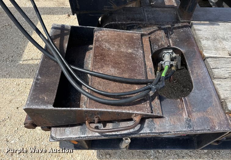 image for item ED5872 2004 Witzco Challenger RG-35 lowboy equipment trailer