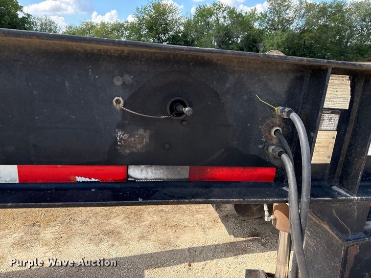 image for item ED5872 2004 Witzco Challenger RG-35 lowboy equipment trailer