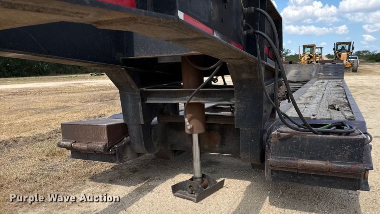 image for item ED5872 2004 Witzco Challenger RG-35 lowboy equipment trailer