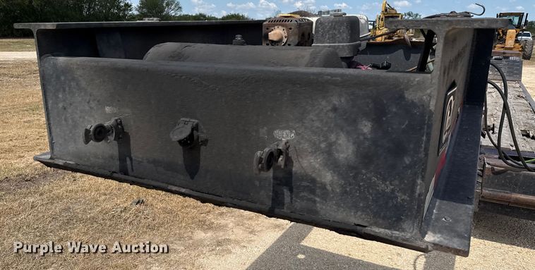 image for item ED5872 2004 Witzco Challenger RG-35 lowboy equipment trailer