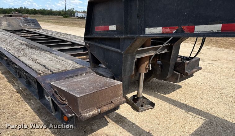 image for item ED5872 2004 Witzco Challenger RG-35 lowboy equipment trailer
