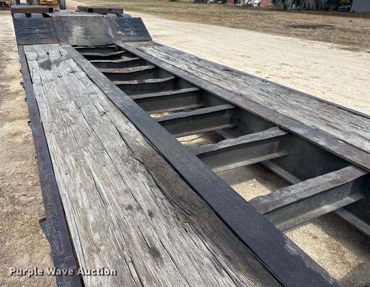 image for item ED5872 2004 Witzco Challenger RG-35 lowboy equipment trailer