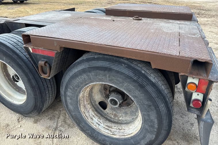 image for item ED5872 2004 Witzco Challenger RG-35 lowboy equipment trailer