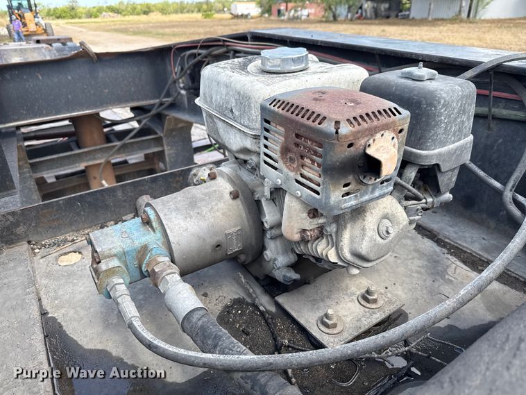 image for item ED5872 2004 Witzco Challenger RG-35 lowboy equipment trailer