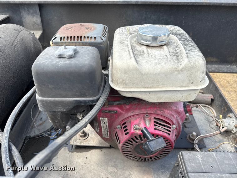 image for item ED5872 2004 Witzco Challenger RG-35 lowboy equipment trailer