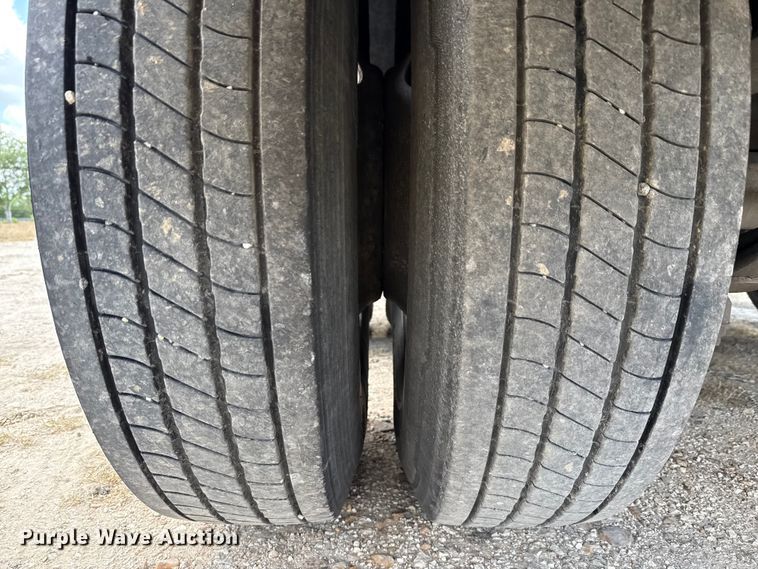 image for item ED5872 2004 Witzco Challenger RG-35 lowboy equipment trailer