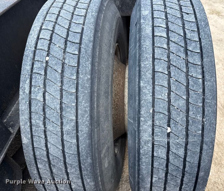 image for item ED5872 2004 Witzco Challenger RG-35 lowboy equipment trailer