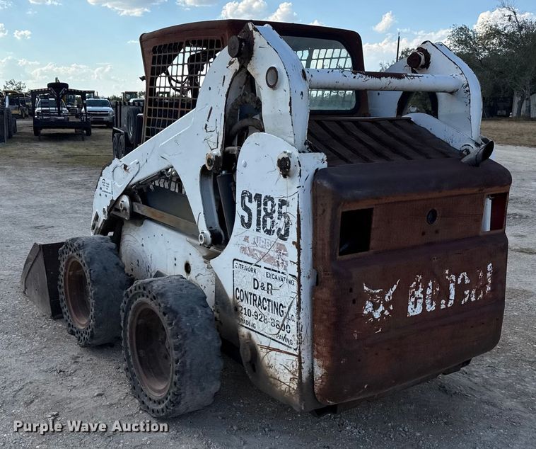 image for item ED5877 2004 Bobcat S185 skid steer loader