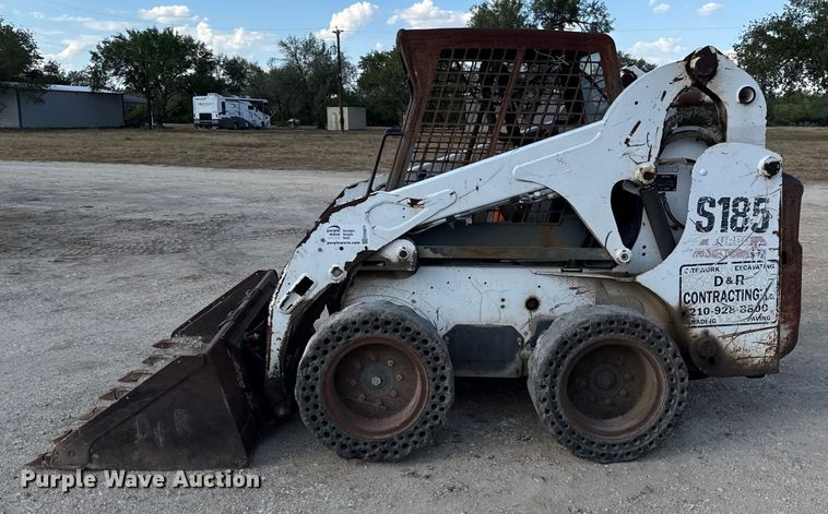 image for item ED5877 2004 Bobcat S185 skid steer loader
