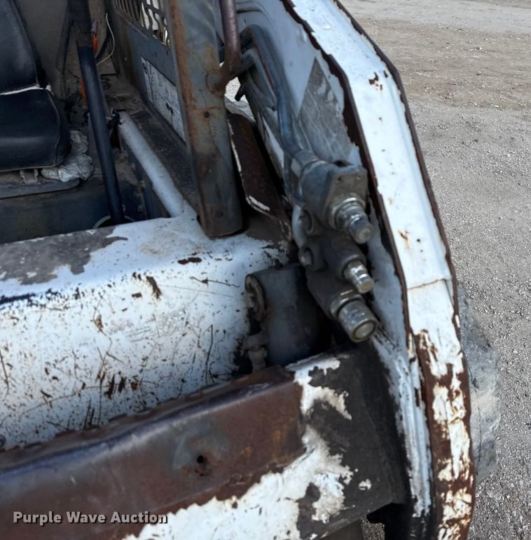 image for item ED5877 2004 Bobcat S185 skid steer loader