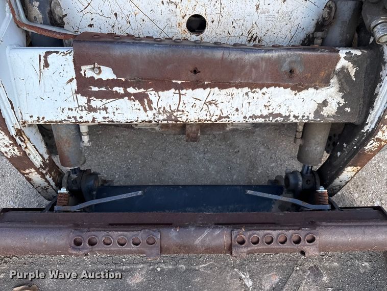 image for item ED5877 2004 Bobcat S185 skid steer loader