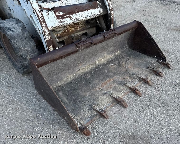 image for item ED5877 2004 Bobcat S185 skid steer loader