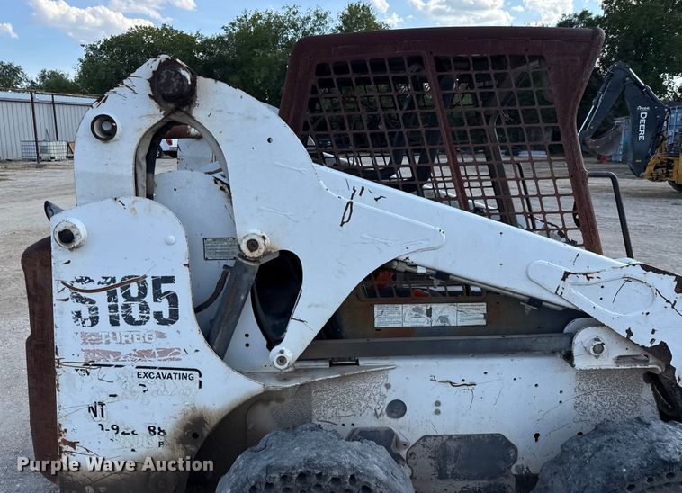 image for item ED5877 2004 Bobcat S185 skid steer loader