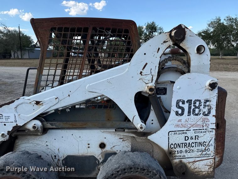 image for item ED5877 2004 Bobcat S185 skid steer loader