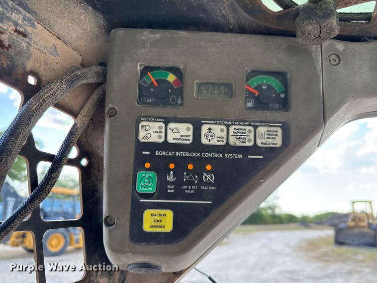 image for item ED5877 2004 Bobcat S185 skid steer loader