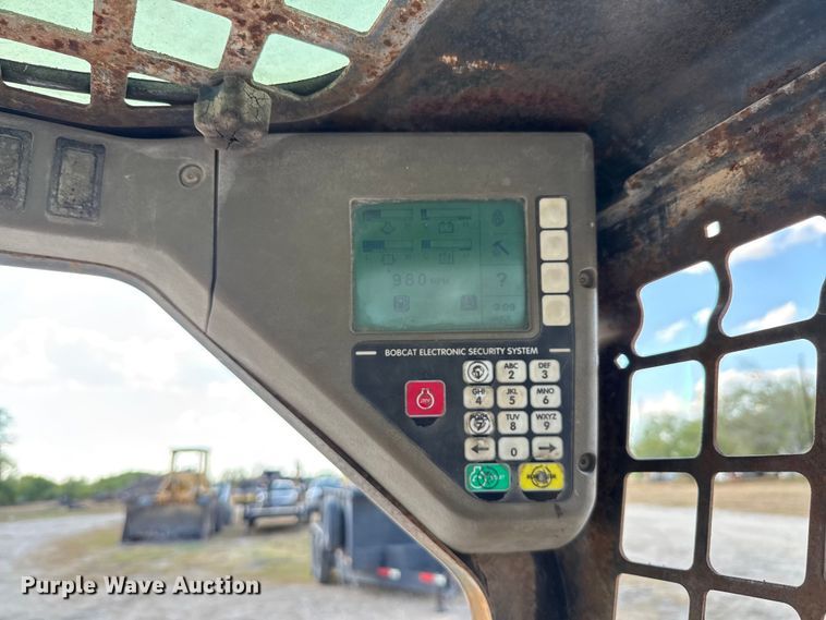 image for item ED5877 2004 Bobcat S185 skid steer loader