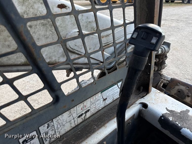 image for item ED5877 2004 Bobcat S185 skid steer loader
