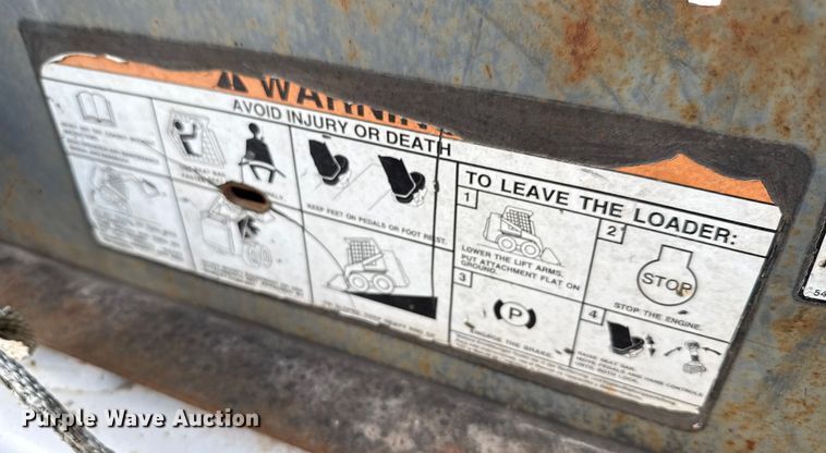 image for item ED5877 2004 Bobcat S185 skid steer loader