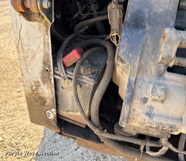 image for item ED5877 2004 Bobcat S185 skid steer loader