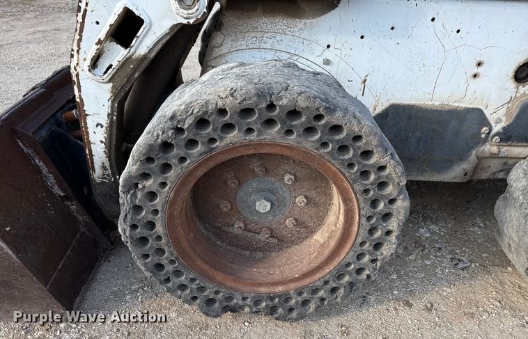 image for item ED5877 2004 Bobcat S185 skid steer loader