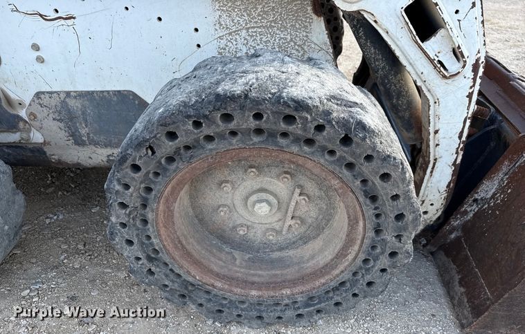 image for item ED5877 2004 Bobcat S185 skid steer loader