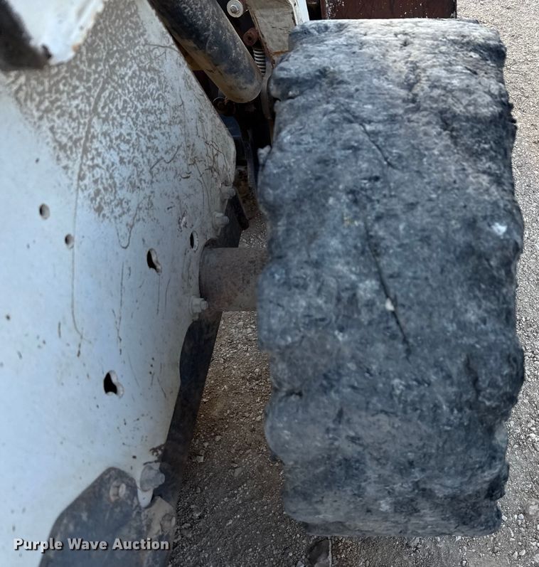 image for item ED5877 2004 Bobcat S185 skid steer loader