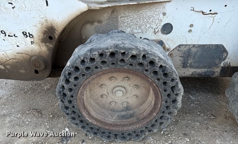 image for item ED5877 2004 Bobcat S185 skid steer loader