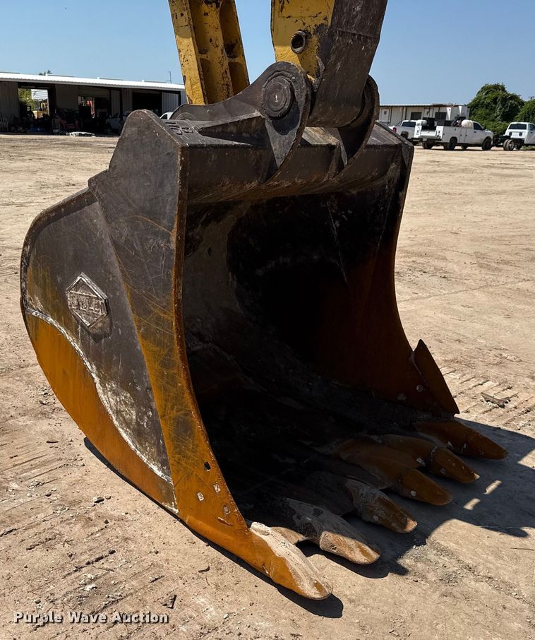 image for item ED5883 2017 Komatsu PC360LC-11 excavator