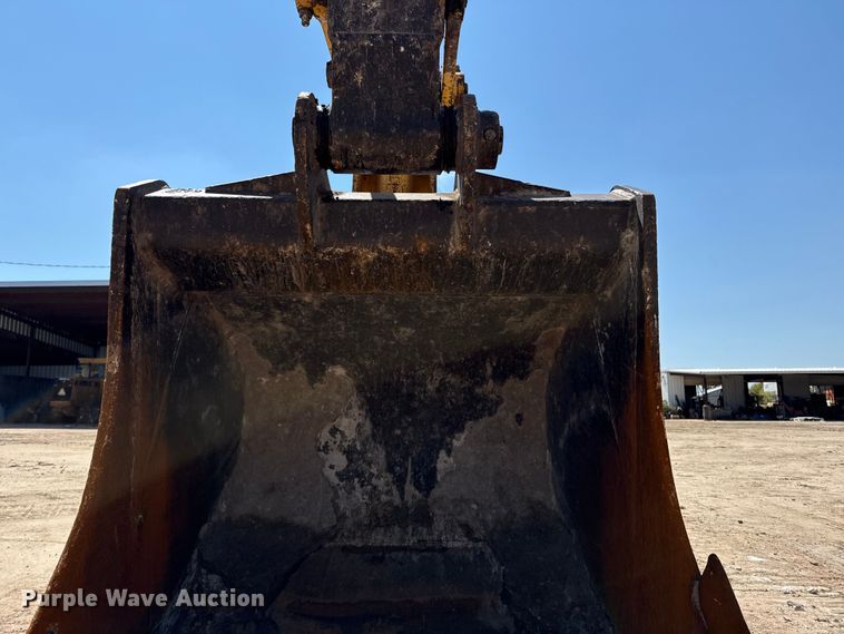 image for item ED5883 2017 Komatsu PC360LC-11 excavator