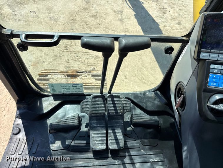 image for item ED5883 2017 Komatsu PC360LC-11 excavator