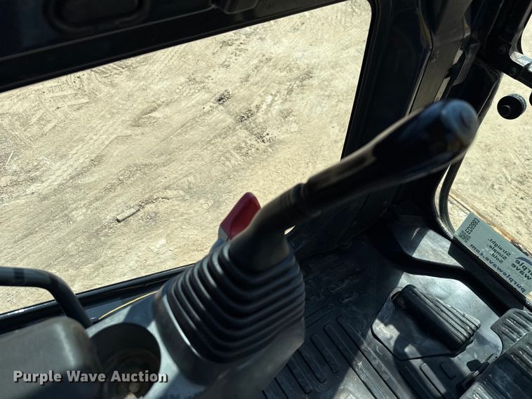 image for item ED5883 2017 Komatsu PC360LC-11 excavator