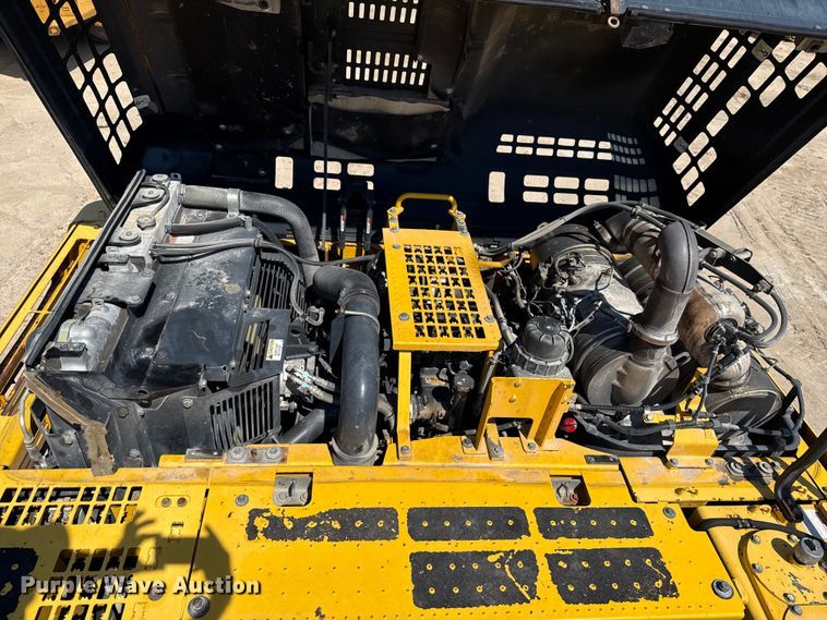 image for item ED5883 2017 Komatsu PC360LC-11 excavator