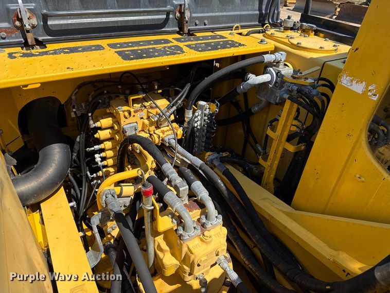 image for item ED5883 2017 Komatsu PC360LC-11 excavator